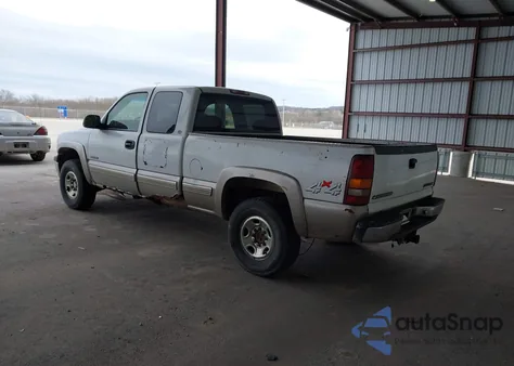 2000 Chevrolet Silverado 2500 Ls z USA, uszkodzony, nr VIN 1GCGK29U2YZ103566